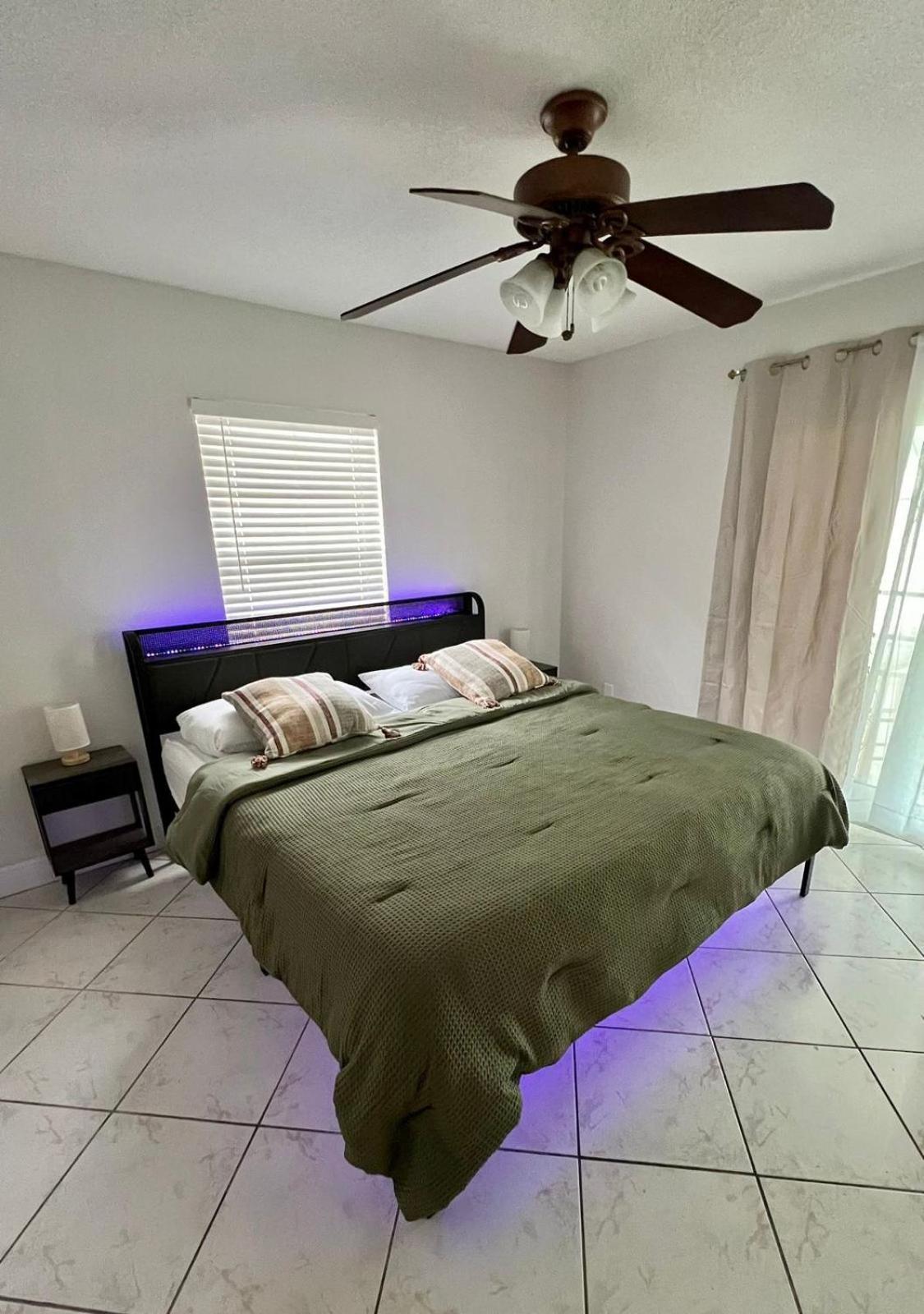 La Casita Of Raymond James Stadium Lägenhet Tampa Exteriör bild
